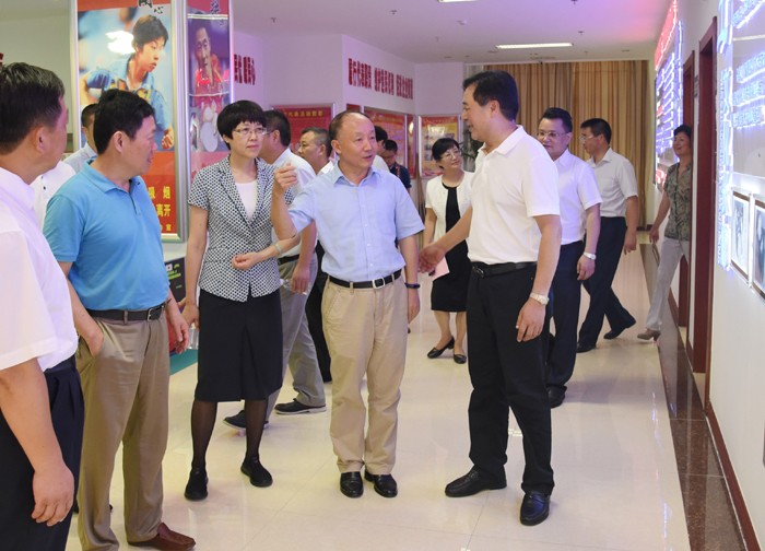 省委書記、省總工會副主席徐發成一行來安徽天康集團開展“清涼”活動。