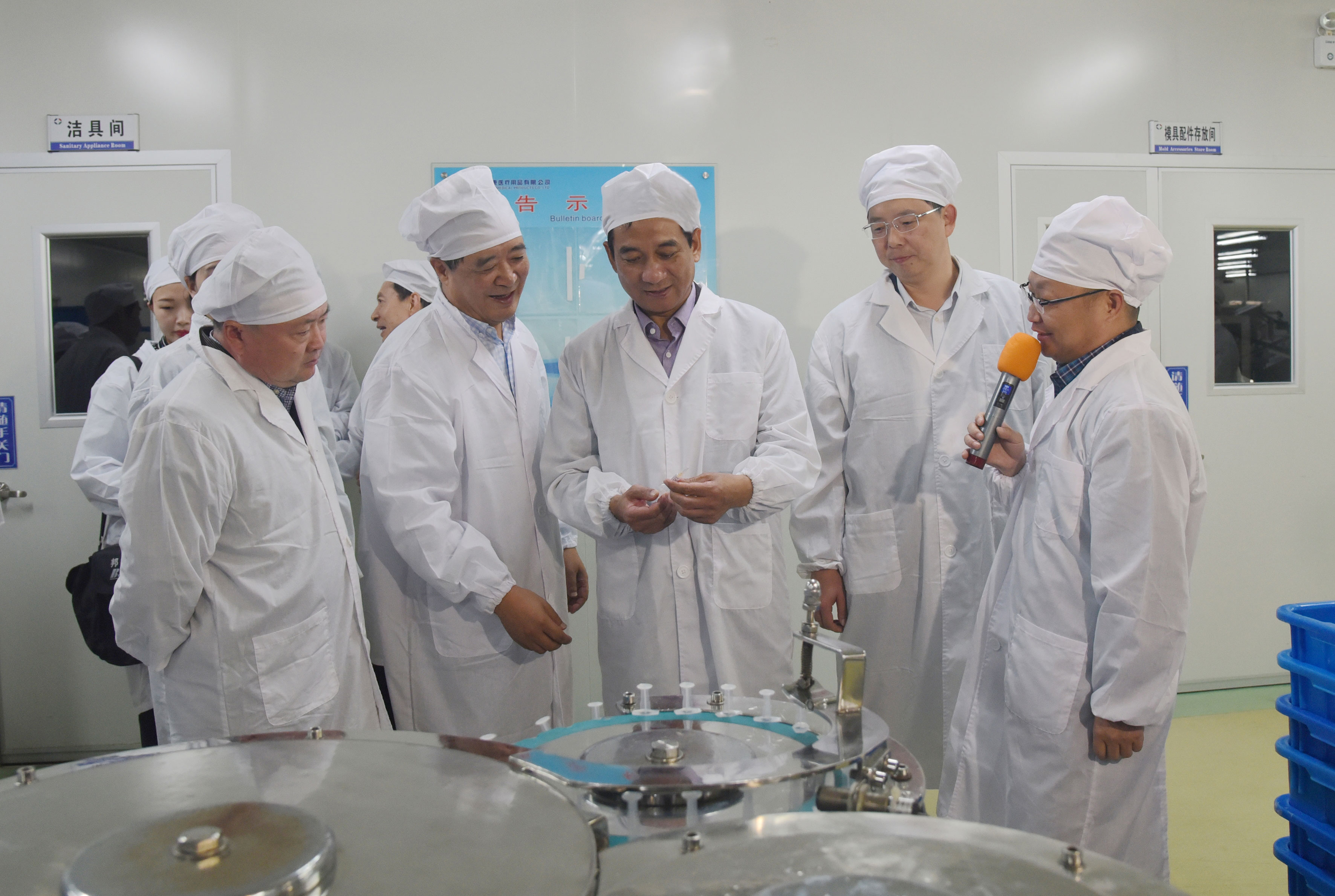 滁州大學黨委書記陳潤一行來安徽天康集團調研。