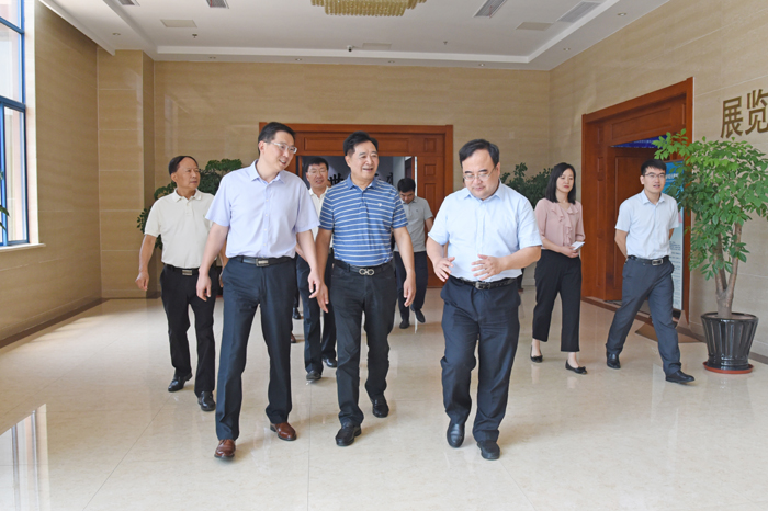 安徽省信用擔保集團有限公司黨委書記、董事長嚴晨到天康集團調研工作。