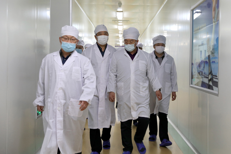 中國(guó)社會(huì)福利基金會(huì)楊康公益基金會(huì)管理委員會(huì)副主任袁云普到安徽天康集團(tuán)視察。